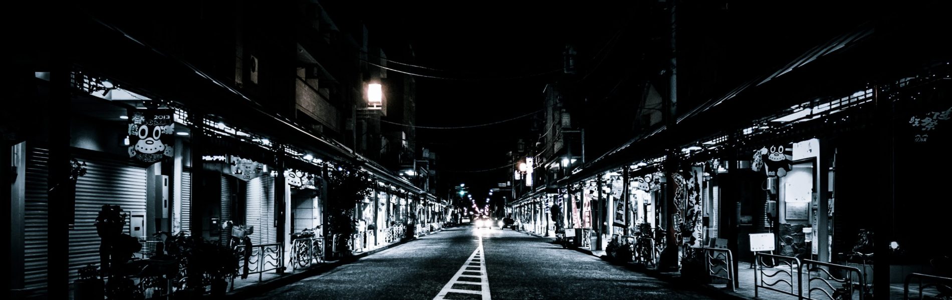 cropped-夜の街（シャッター）ぱくたそ-scaled-1.jpg